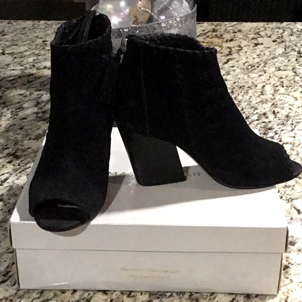 Peep toe Booties